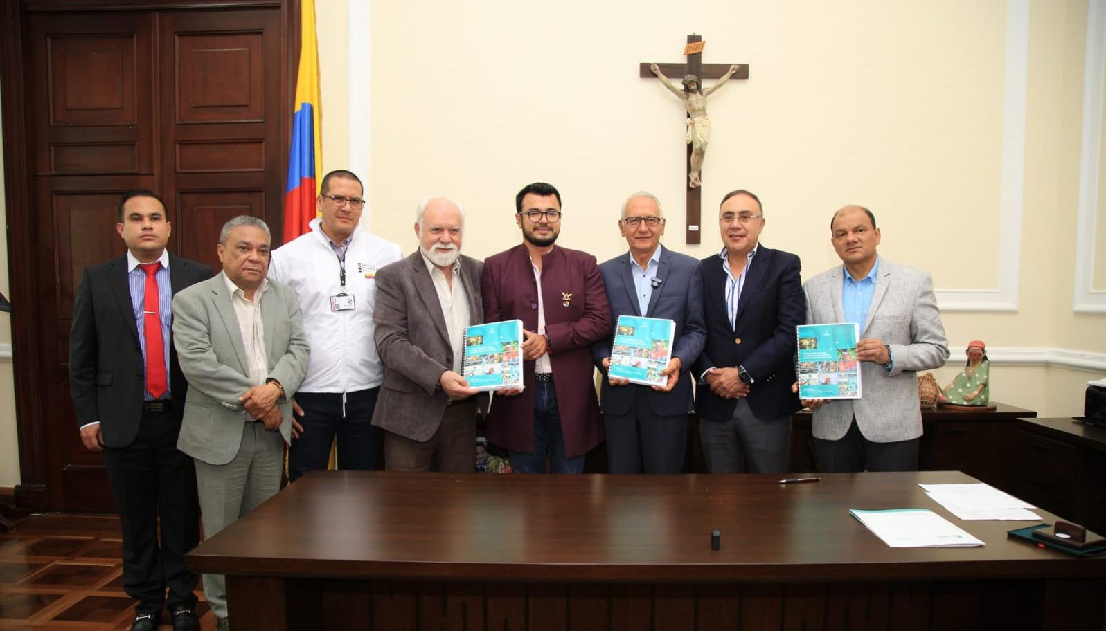 El Ministro de Salud, Guillermo Alfonso Jaramillo, radicando el proyecto de ley.