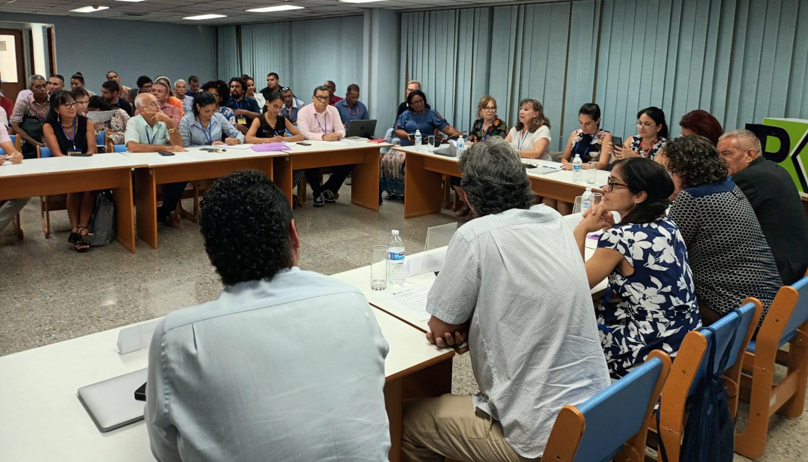 Reunión de Unisimón con la viceministra de Salud de Cuba y la directora del IPK.