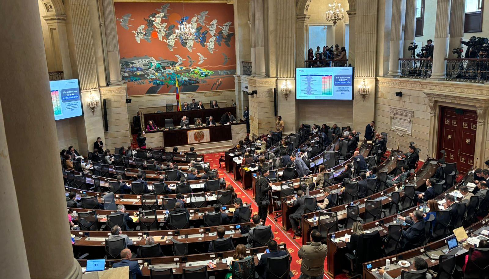 Comisiones económicas debatiendo monto del Presupuesto General.