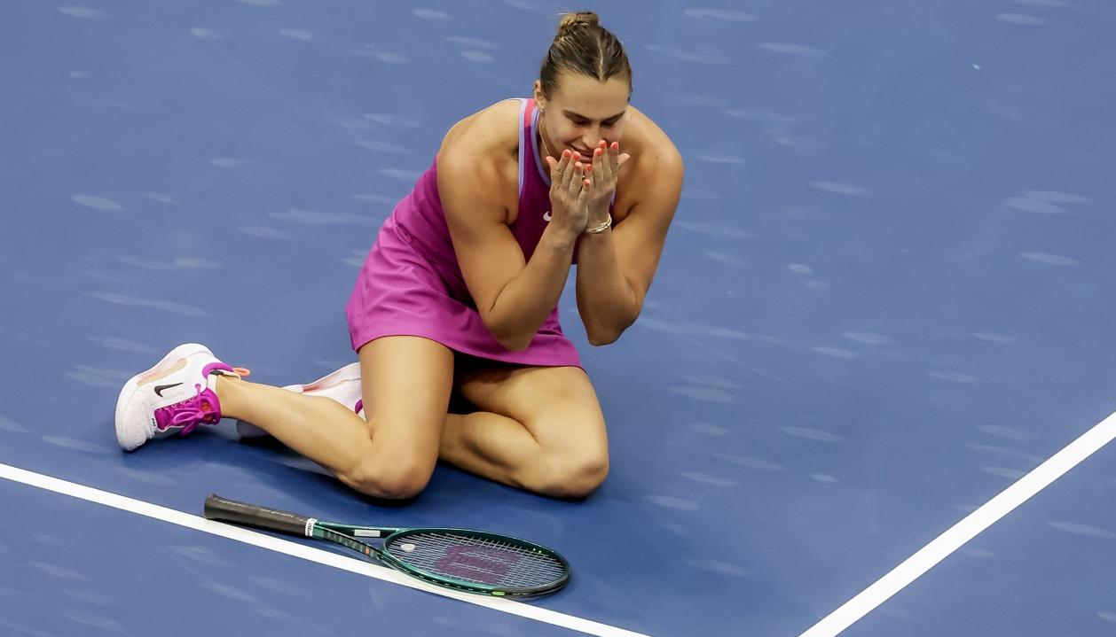 La reacción de Aryna Sabalenka tras ganar el punto que le dio el título.