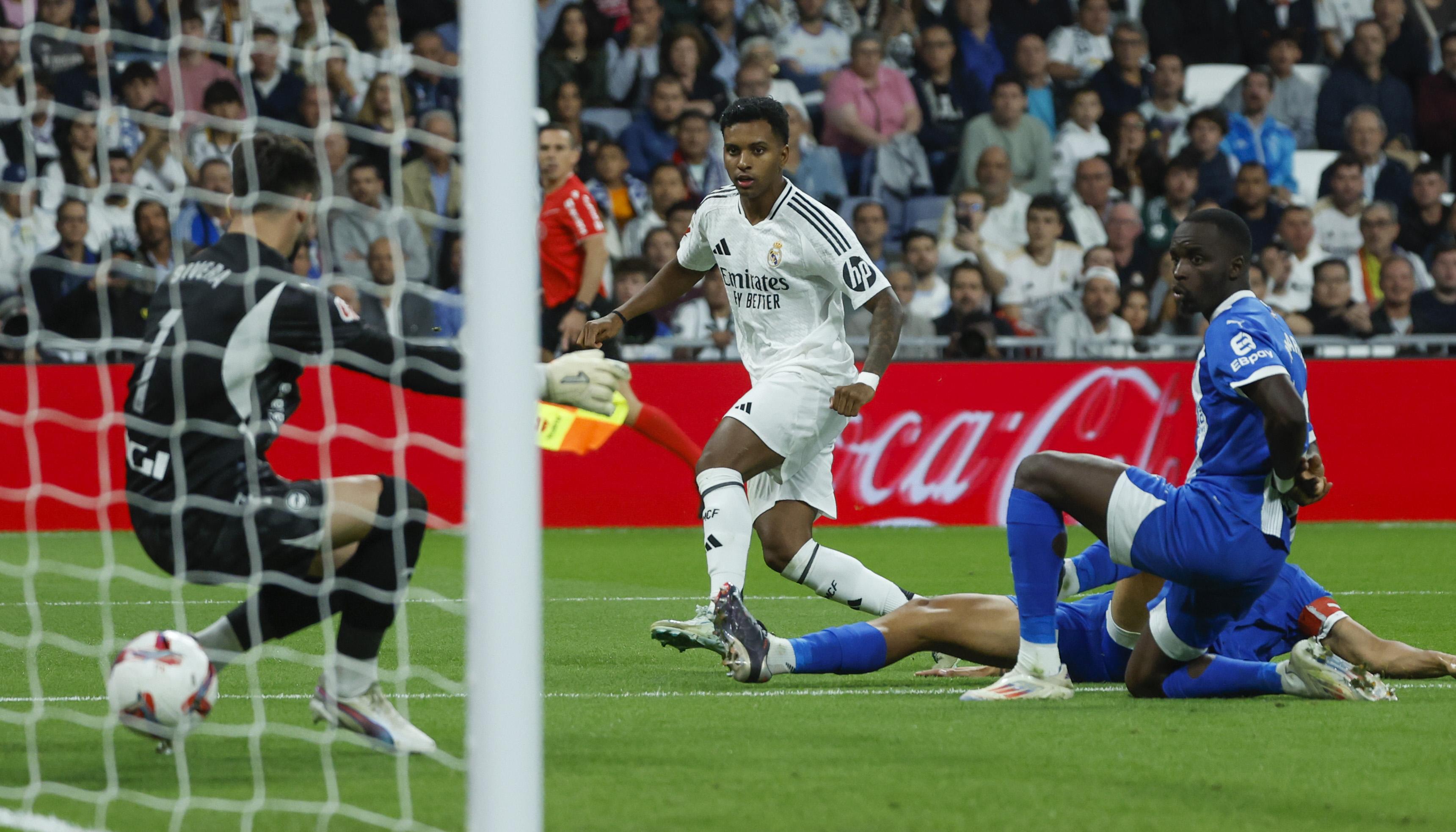 Acción del tercer gol del Real Madir marcado por el brasileño Rodrygo.