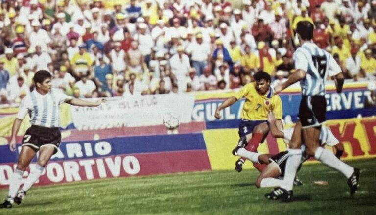 La exquisita definición de Iván René Valenciano para poner a ganar a Colombia ante Argentina, el 15 de agosto de 1993.