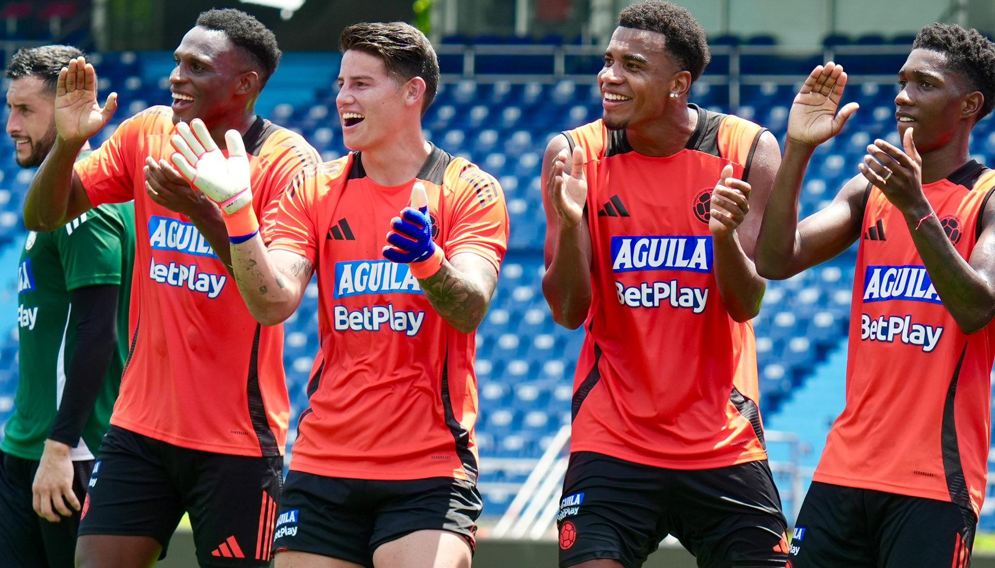 Jhon Lucumí, James Rodriguez, Jhon Solís y Yáser Asprilla en el último entrenamiento de Colombia.