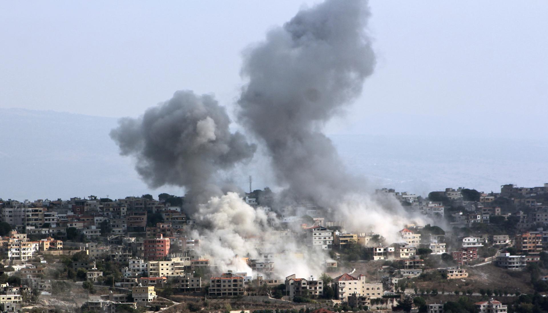 Humo en el sur del Líbano tras ataques israelíes.