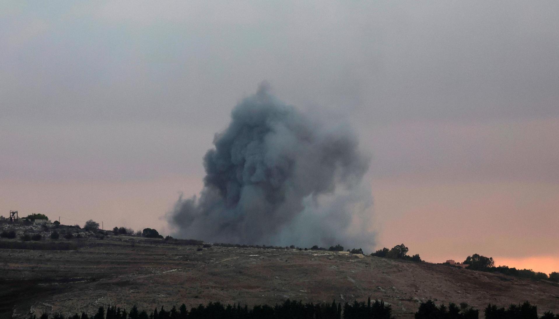 Humo tras ataque israelí en sur del Líbano.