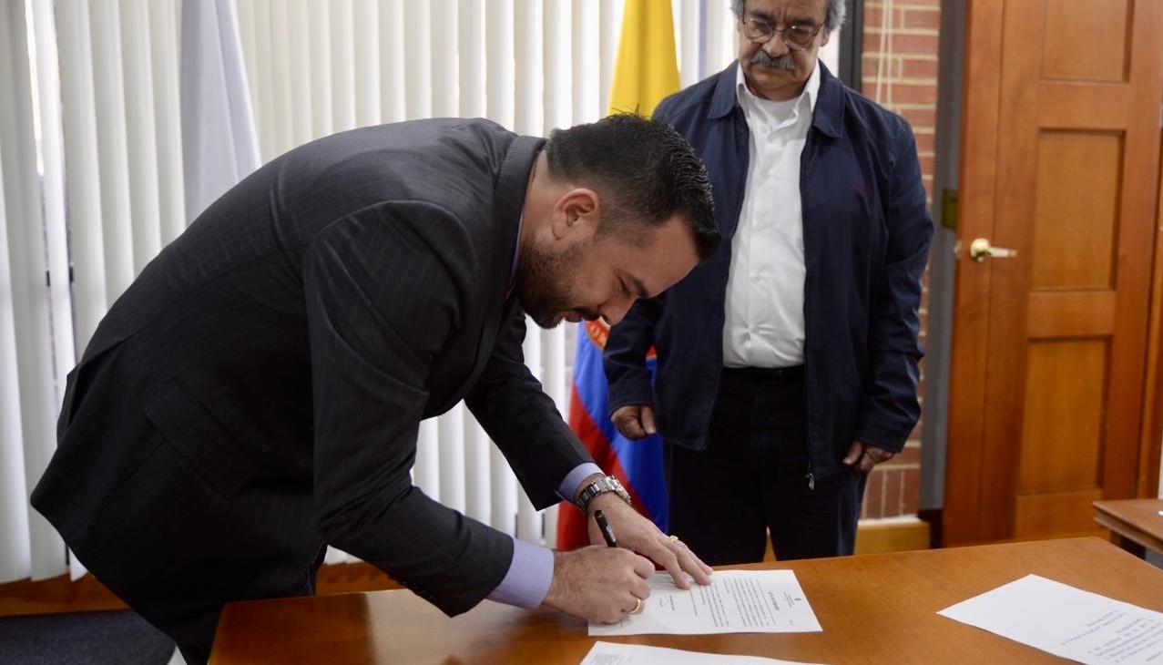 Posesión ante el nuevo Superservicios, Libardo Yanod Márquez.