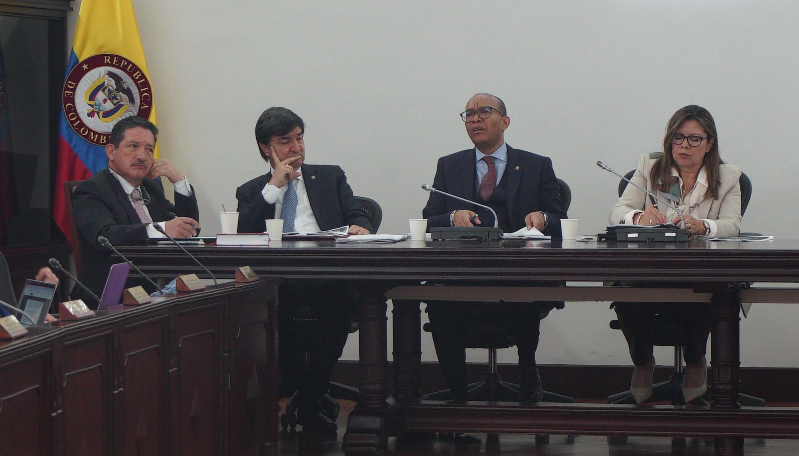 El presidente de la Corte Suprema, Gerson Chaverra, y el Fiscal General, Luz Adriana Camargo.