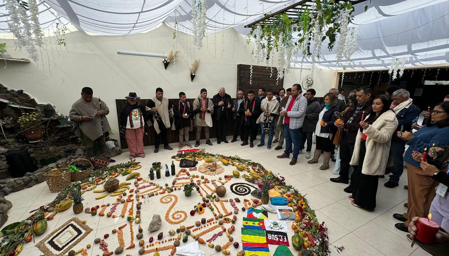 Sesión de la Mesa para la Co-construcción de Paz Territorial entre el Gobierno y 'Comuneros del Sur'. 