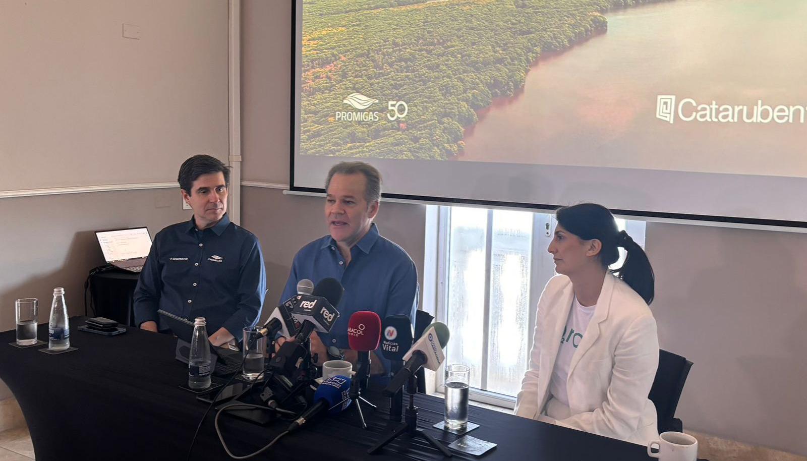 Diego Pérez, VP Soluciones Energéticas Promigas; Juan Manuel Rojas, Presidente Promigas y María Fernanda Wilches, Gerente General Fundación Cataruben.