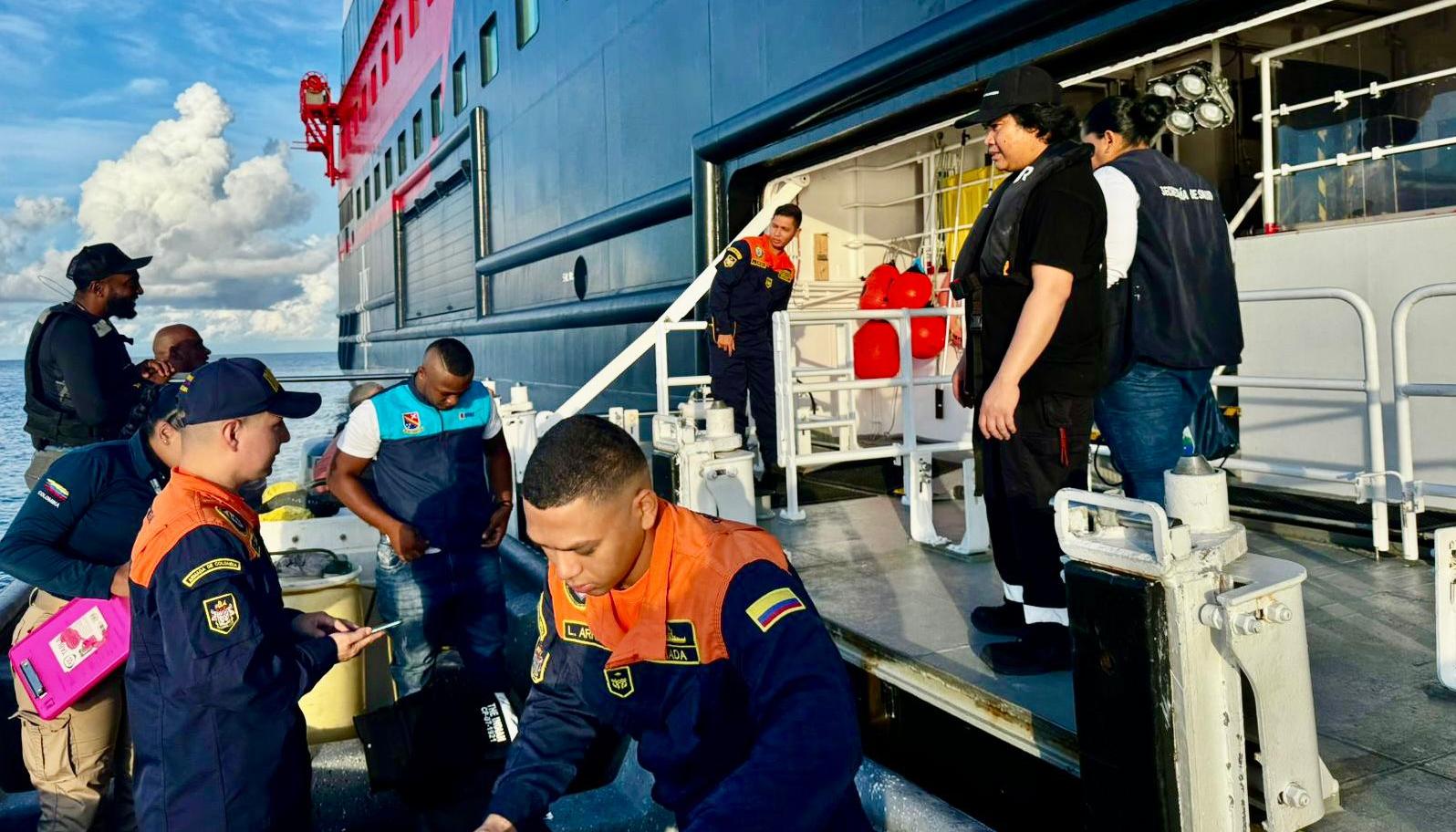 Visita del crucero en la Isla de Providencia y Santa Catalina.