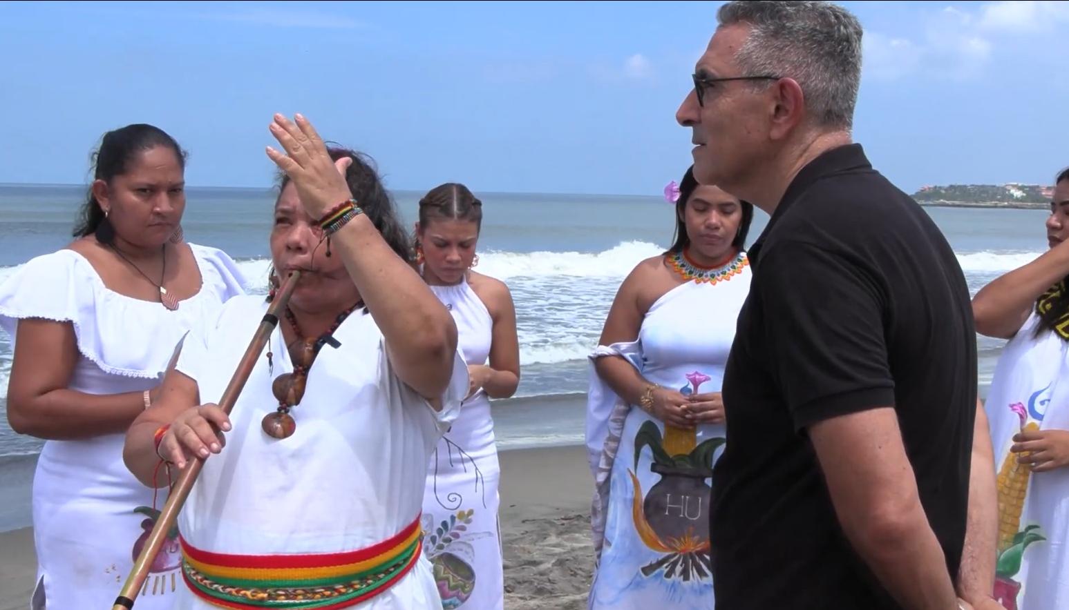 Jorge Cura con etnia Mokaná. 