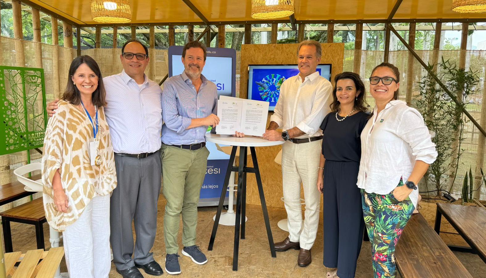 Firma de convenio entre Promigas y la Universidad Icesi.