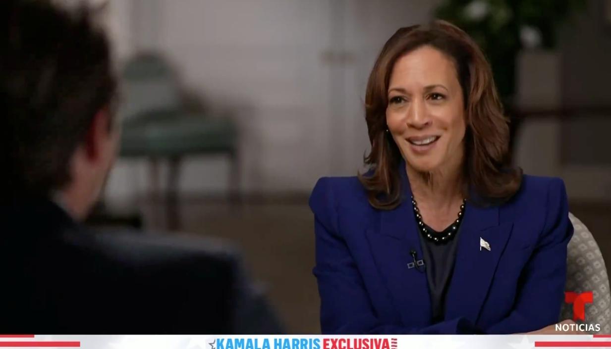 Kamala Harris entrevista con las Noticias Telemundo, medio en español en Estados Unidos. 