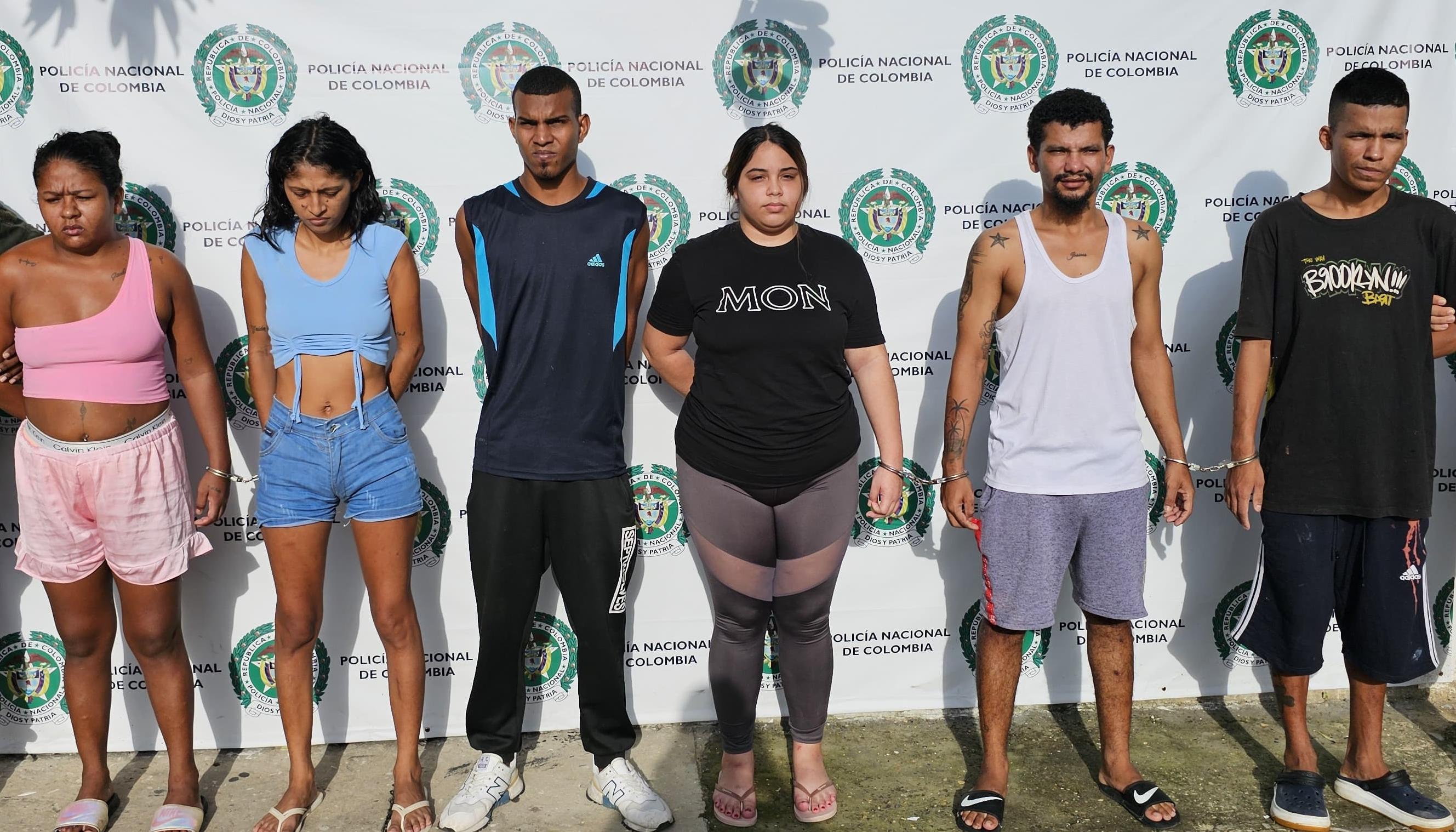 Los seis capturados por el Gaula de la Policía. 