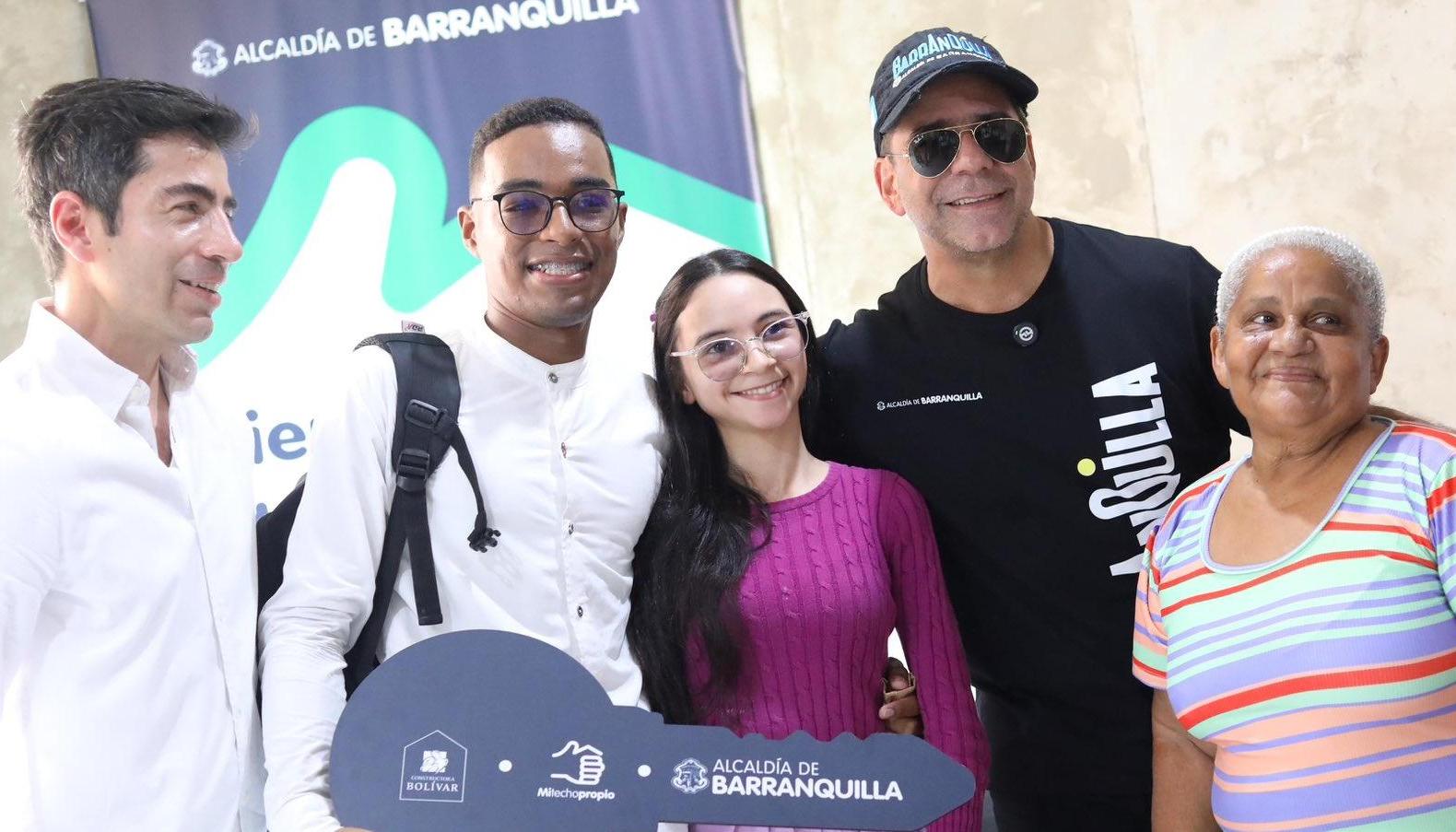 Entrega de vivienda a través del programa 'Mi Techo Propio' de la Alcaldía de Barranquilla. 