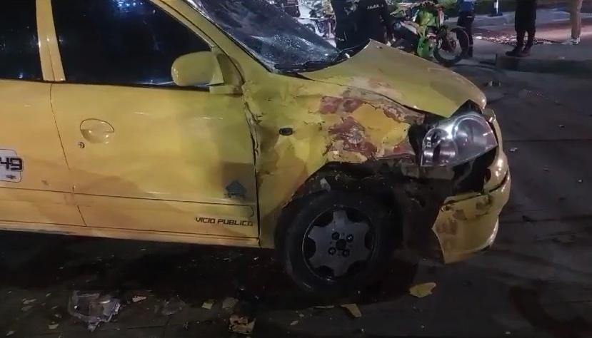 Taxi involucrado en el accidente en la calle 30. 