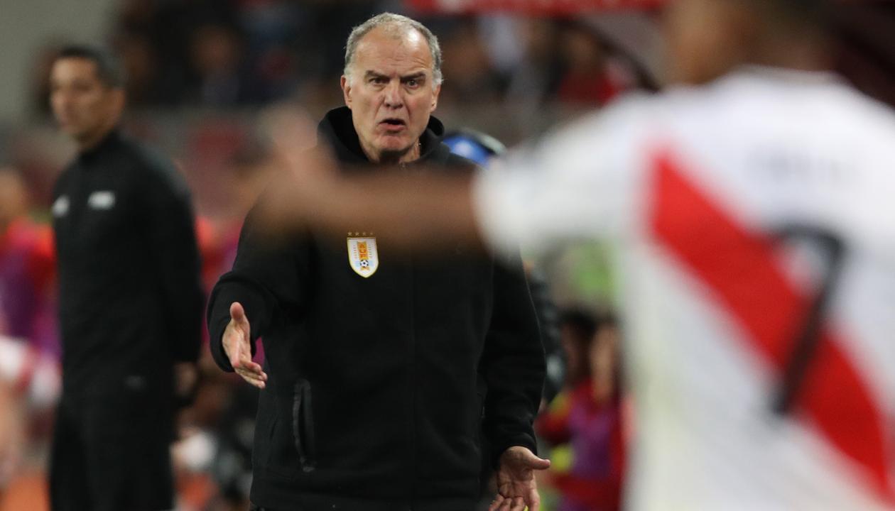 Marcelo Bielsa no la pasa bien con Uruguay tras las declaraciones de Luis Suárez. 