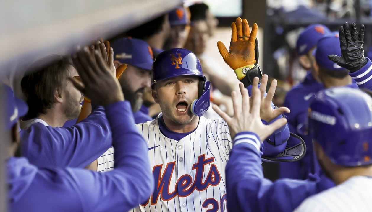 Pete Alonso abrió la pizarra para los Mets con un jonrón de tres carreras.