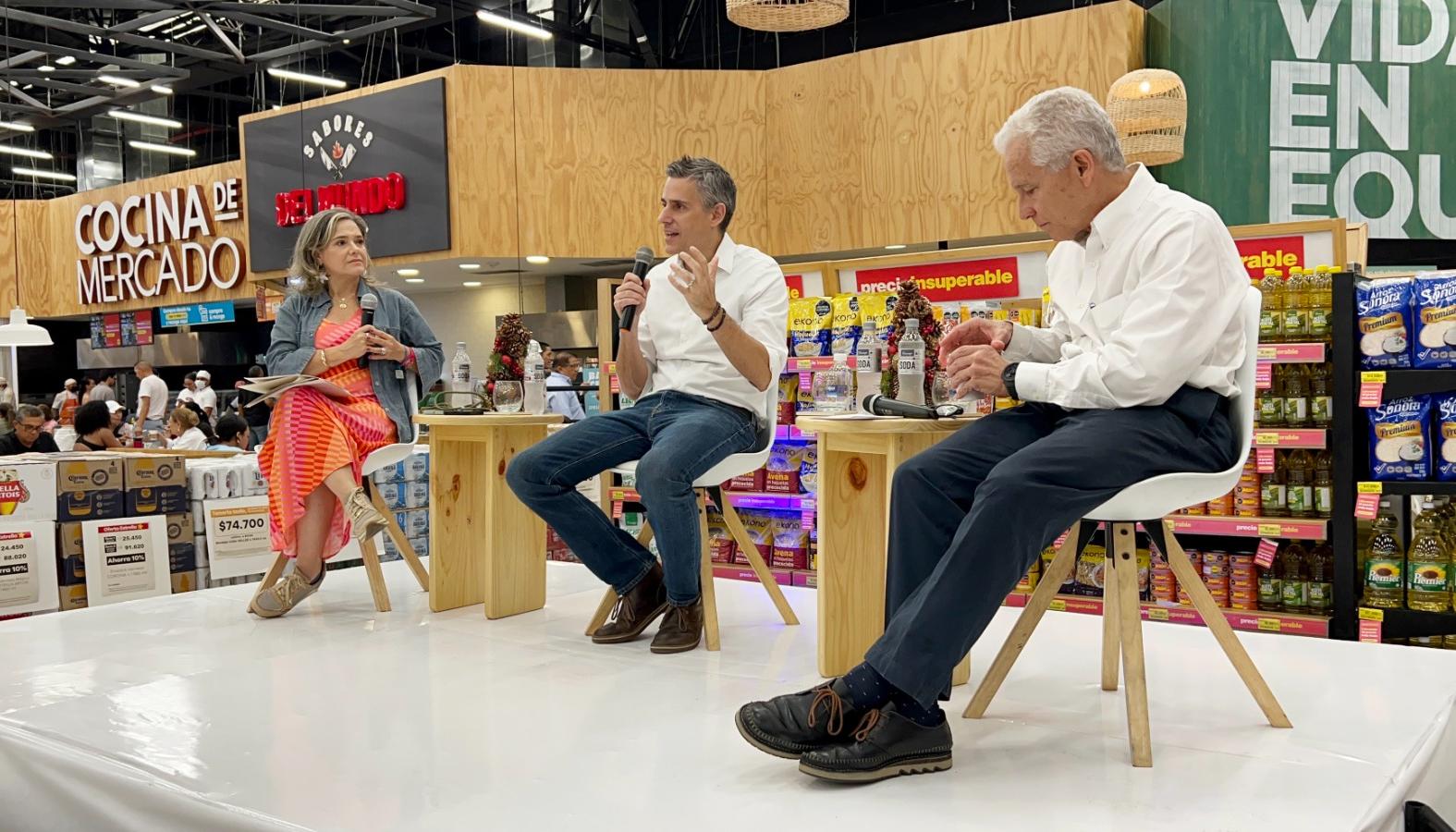 Carlos Calleja (presidente) y Carlos Giraldo (gerente general) en rueda de prensa este jueves en el Centro Comercial Viva.