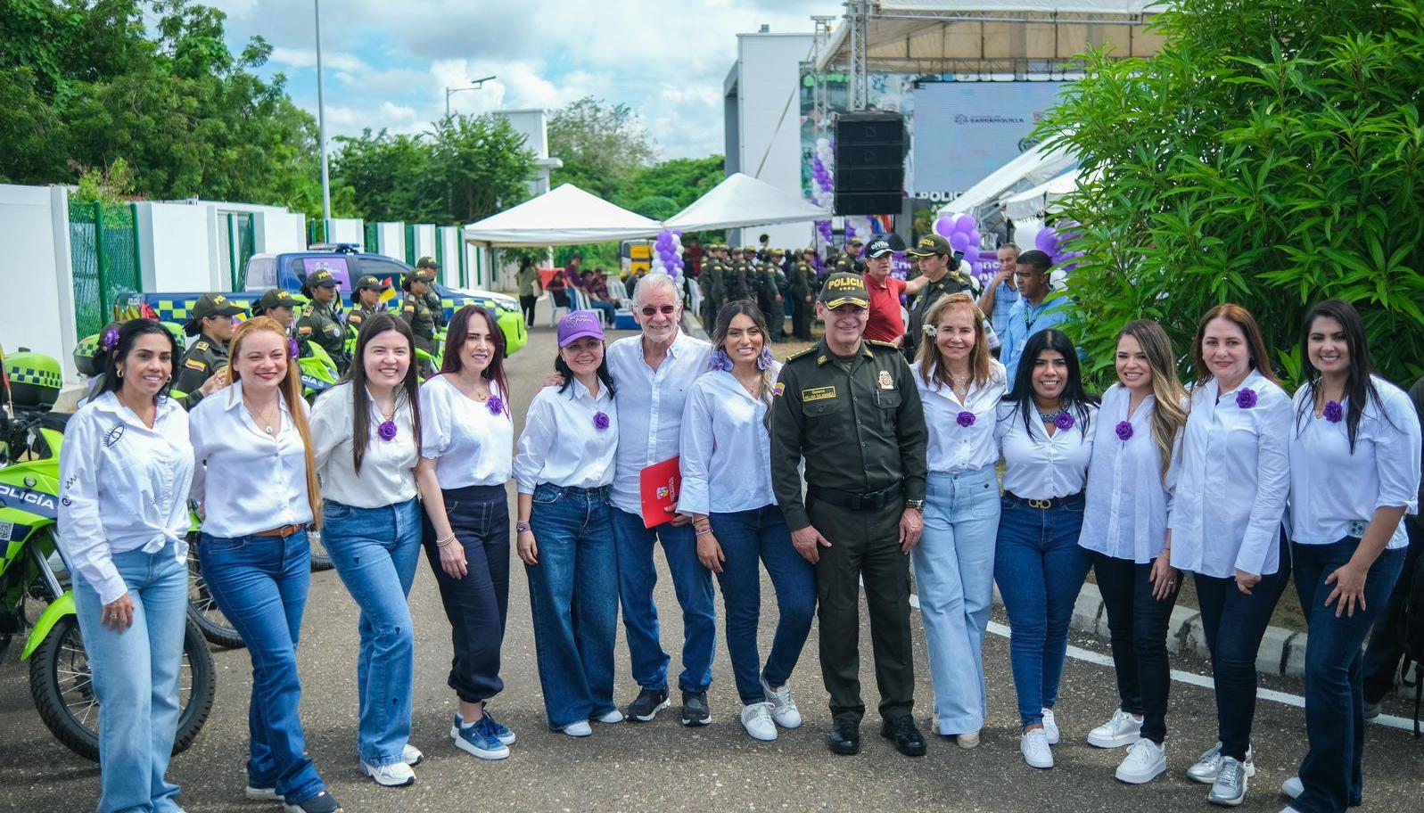 Grupo de 12 mujeres integrado por senadoras, representantes a la cámara y diputadas, concejalas del departamento del Atlántico.