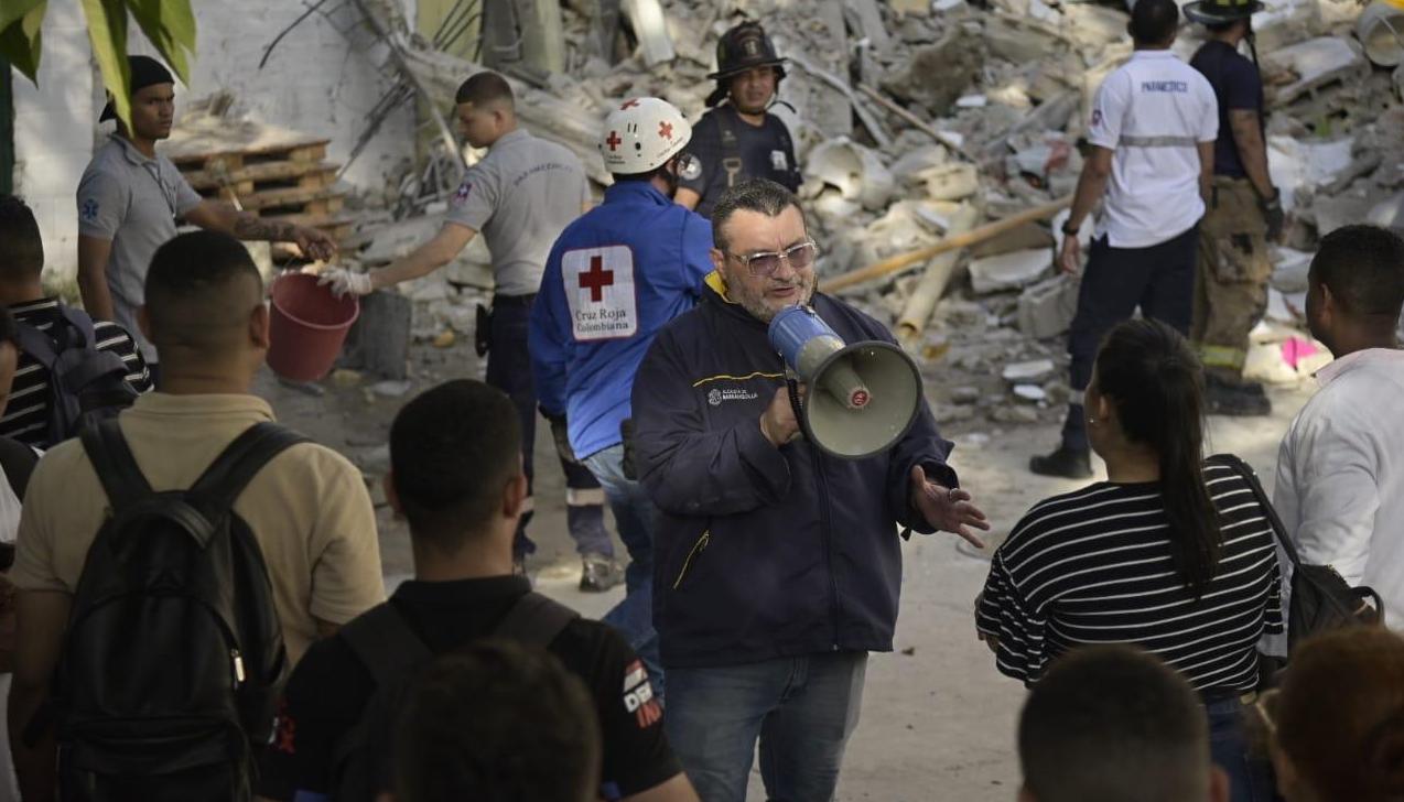 Fernando, Fiorillo, director de la Unidad de Gestión del Riesgo del Distrito, coordinando la atención de la emergencia. 