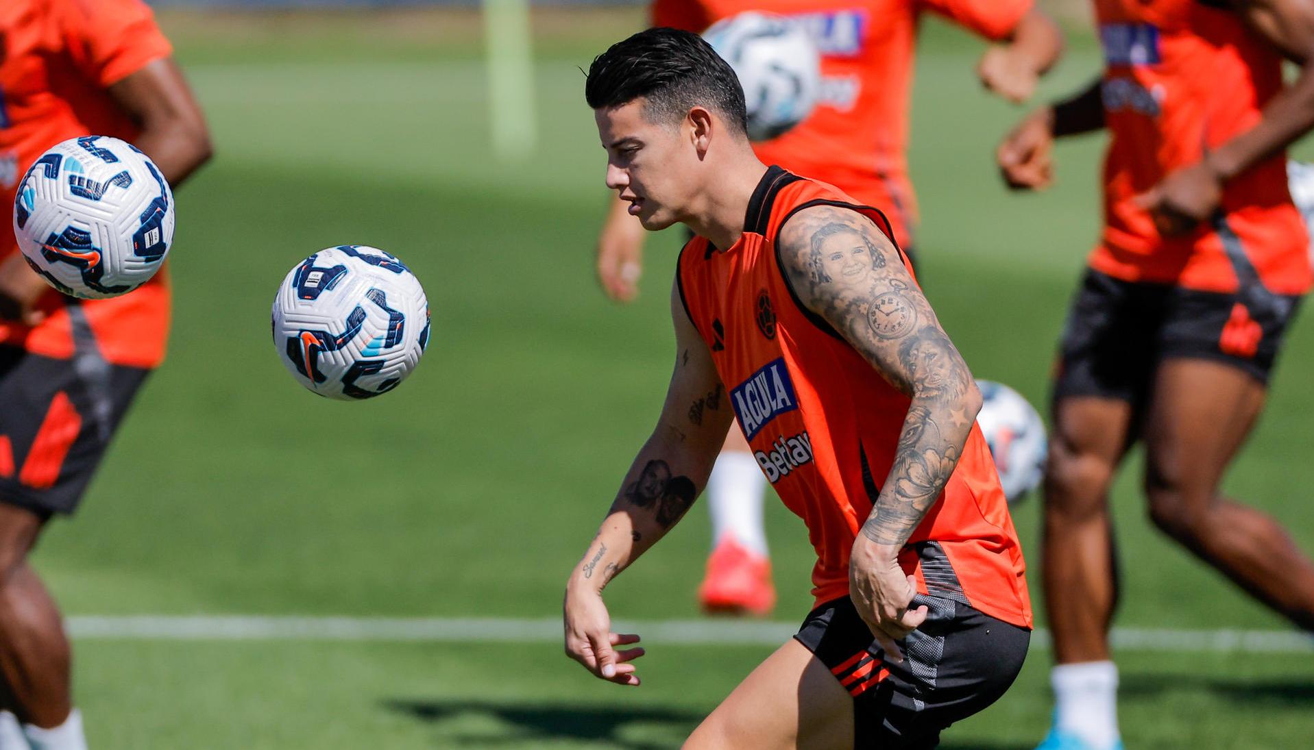 James Rodríguez en entrenamiento con la selección.