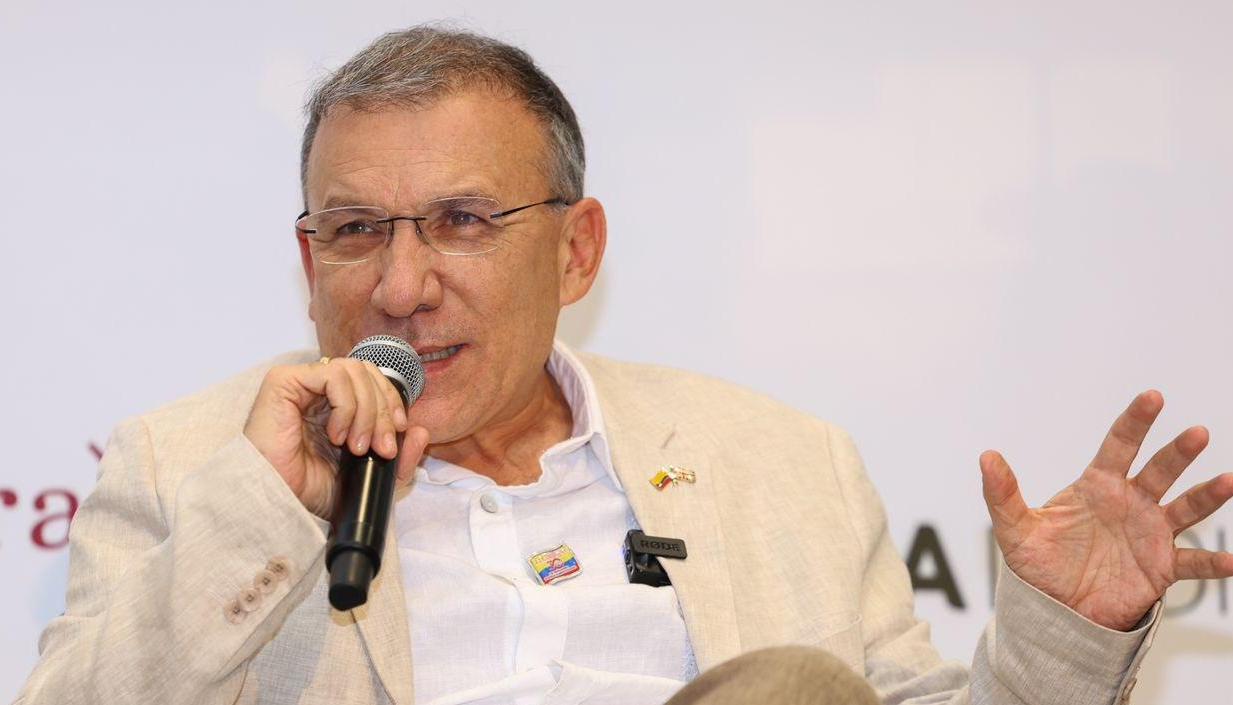 El embajador de Colombia en Reino Unido, Roy Barreras.
