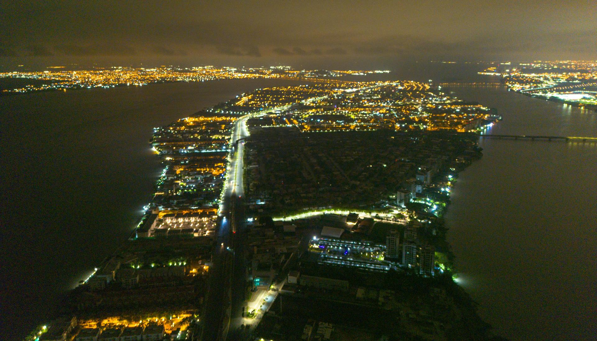 Fotografía aérea de sectores sin luz en Guayaquil.