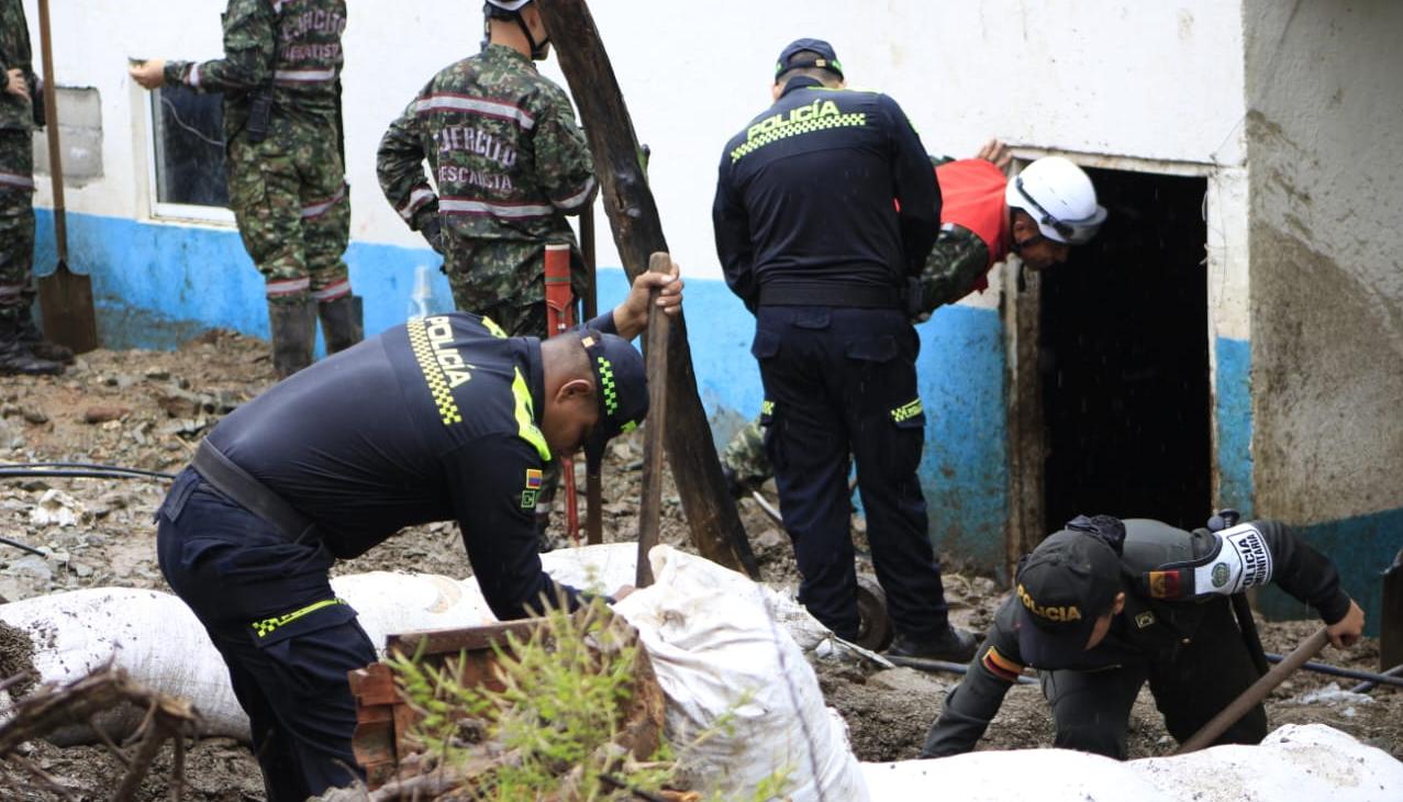 Organismos de socorro en el barrio San Fernando.