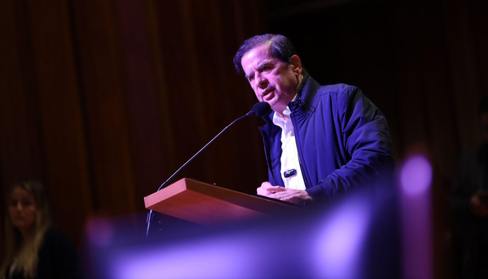 Juan Fernando Cristo en la Asamblea Nacional por la Paz.