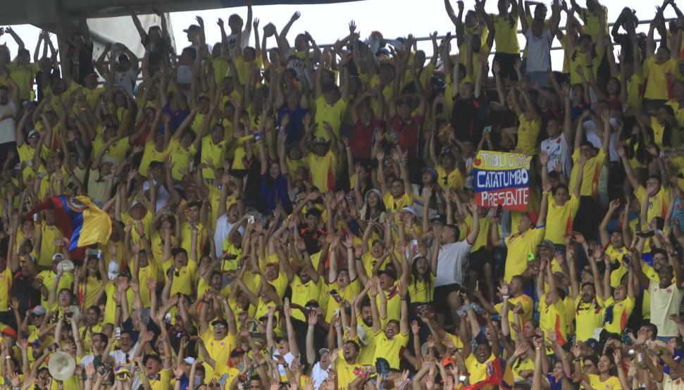 Los hinchas de la selección Colombia en el estadio Metropolitano.