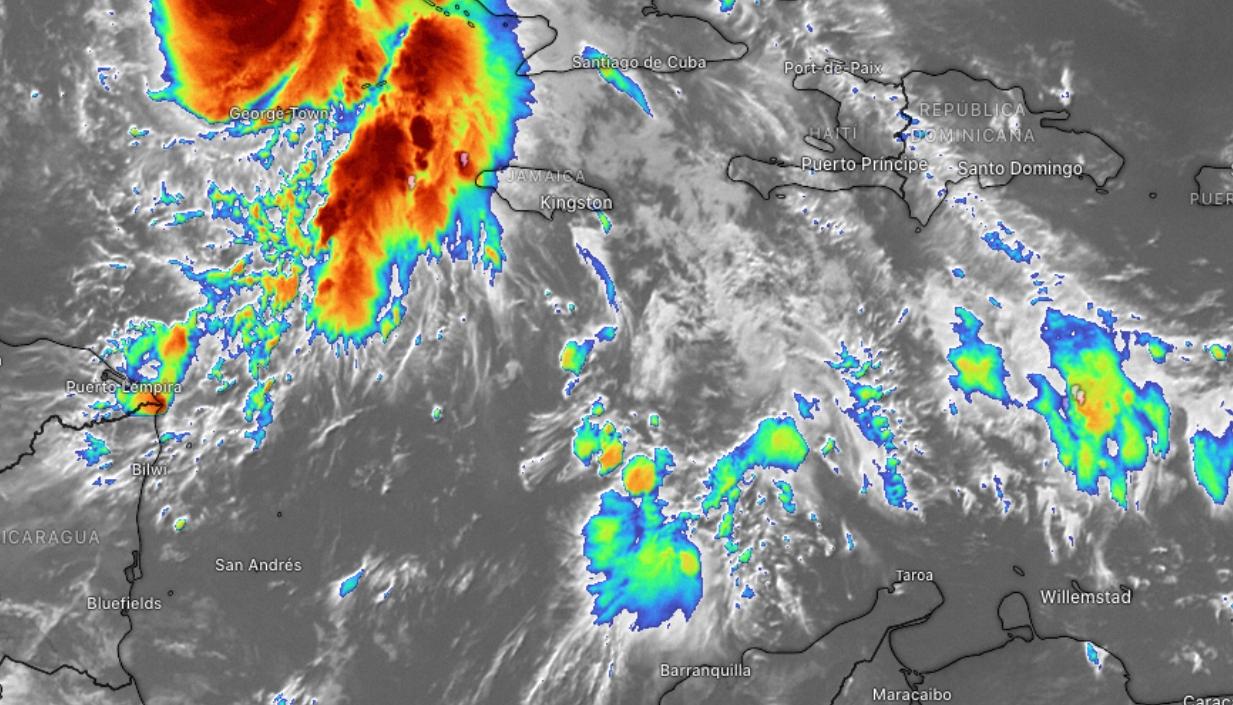 El huracán ya se alejó de Colombia pero hará interacción con otros fenómenos que originarán lluvias. 