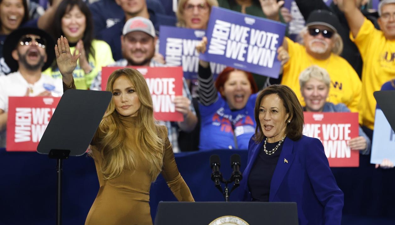 Jennifer López y Kamala Harris.