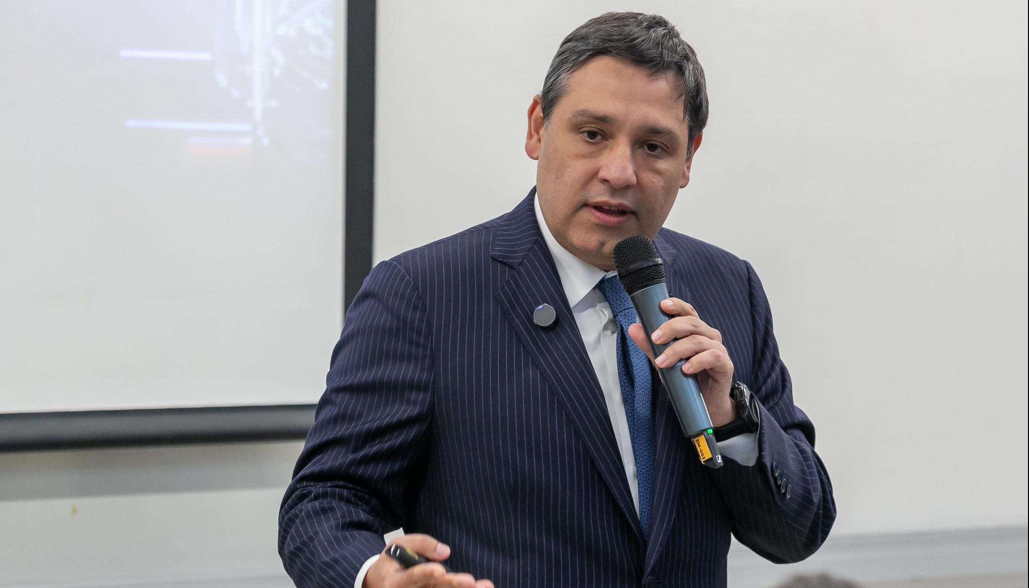 Mauricio Lizcano, Ministro de las TIC, respalda el proyecto de ley.