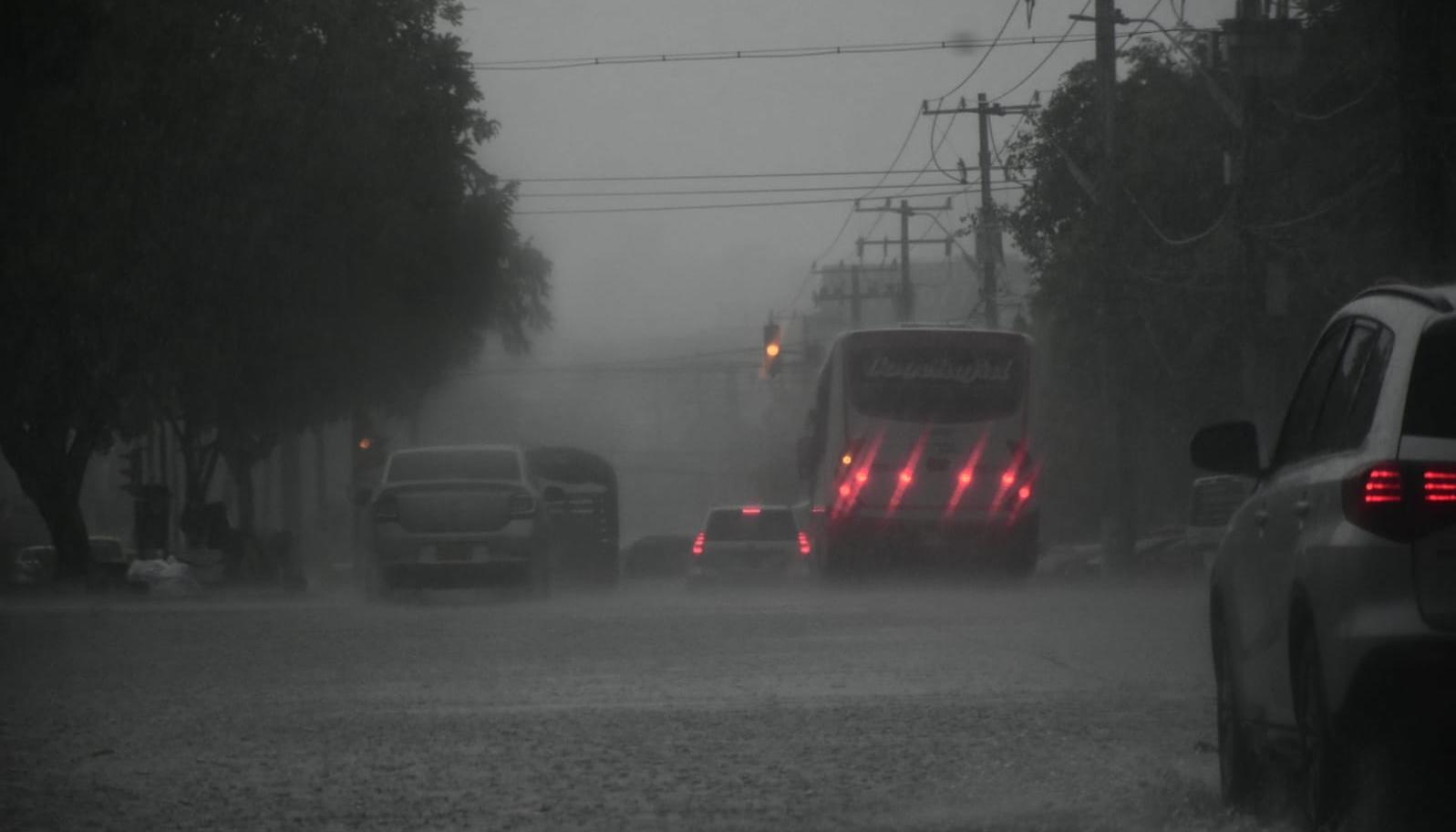 Seguirán lluvias intermitentes.