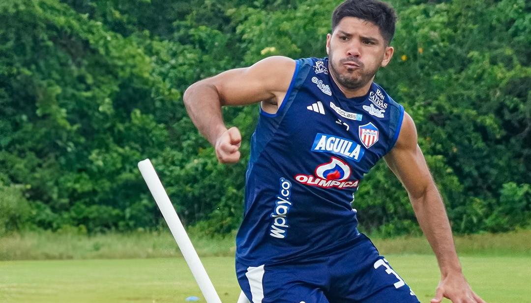 El defensa central argentino Nicolás Zalazar reaparecerá tras cumplir una fecha de suspensión. 