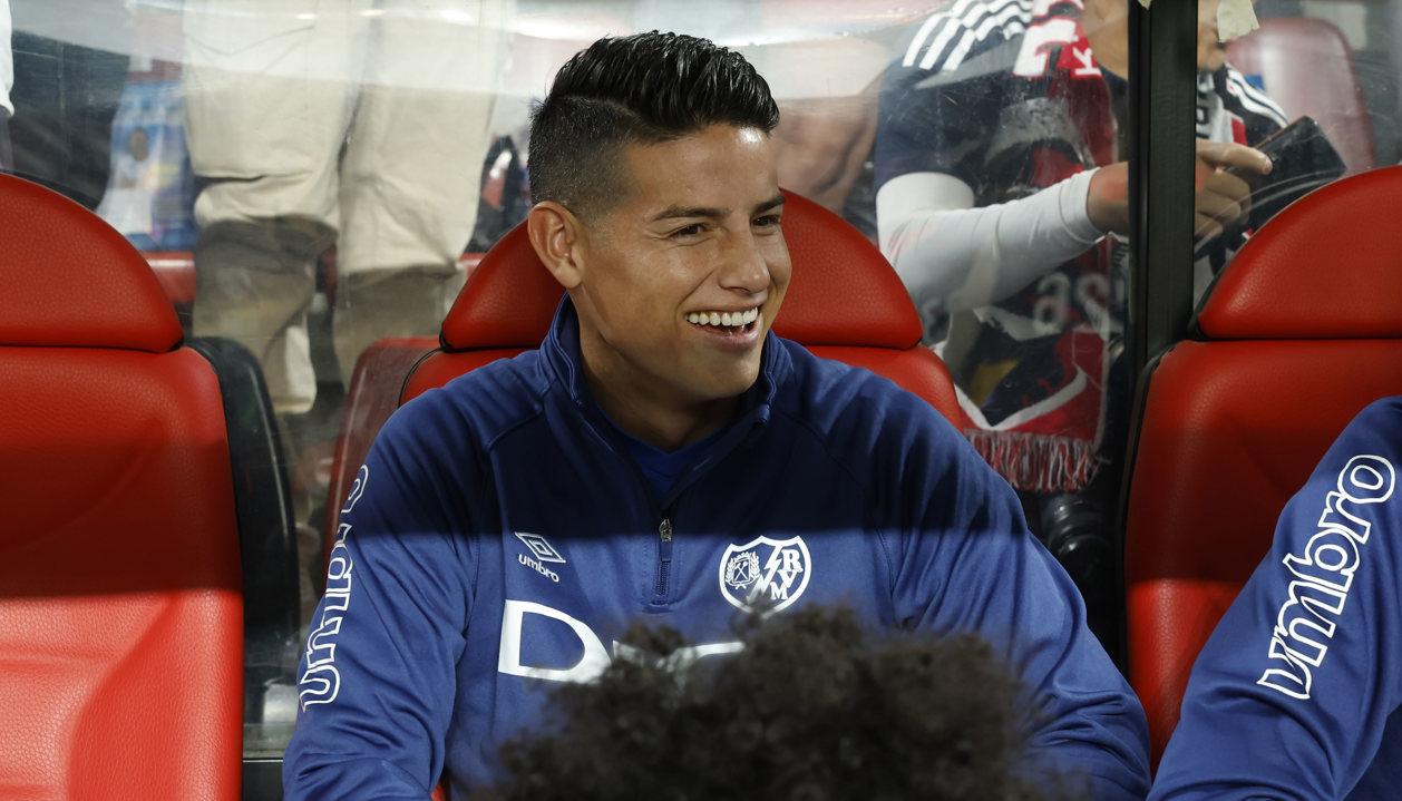 James Rodríguez volvió a quedarse en el banco de suplentes del Rayo Vallecano.