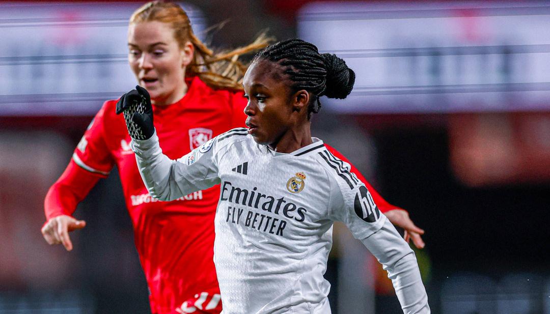 Linda Caicedo durante el partido contra al Twente.