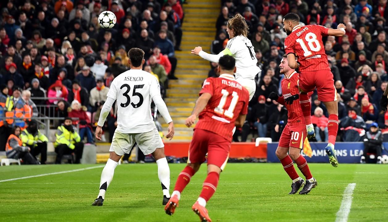 El cabezazo de Cody Gakpo que significó el segundo gol del Liverpool.