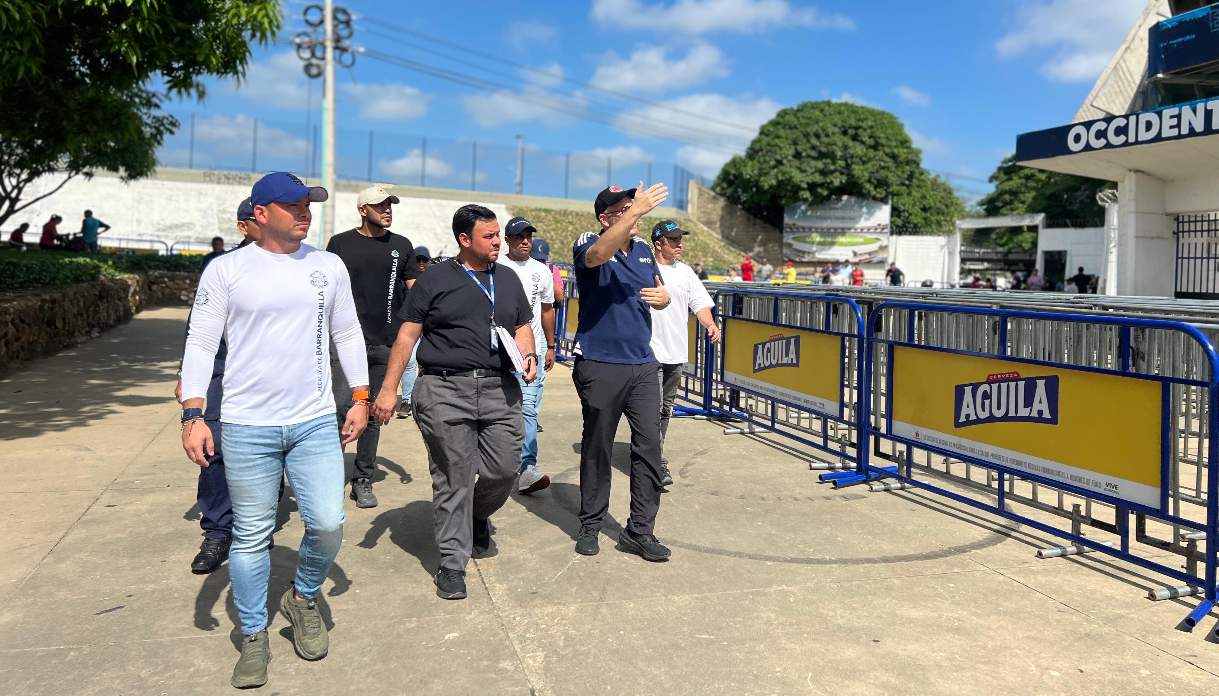 Distrito de Barranquilla y otras autoridades en recorrido de inspección del Metropolitano.