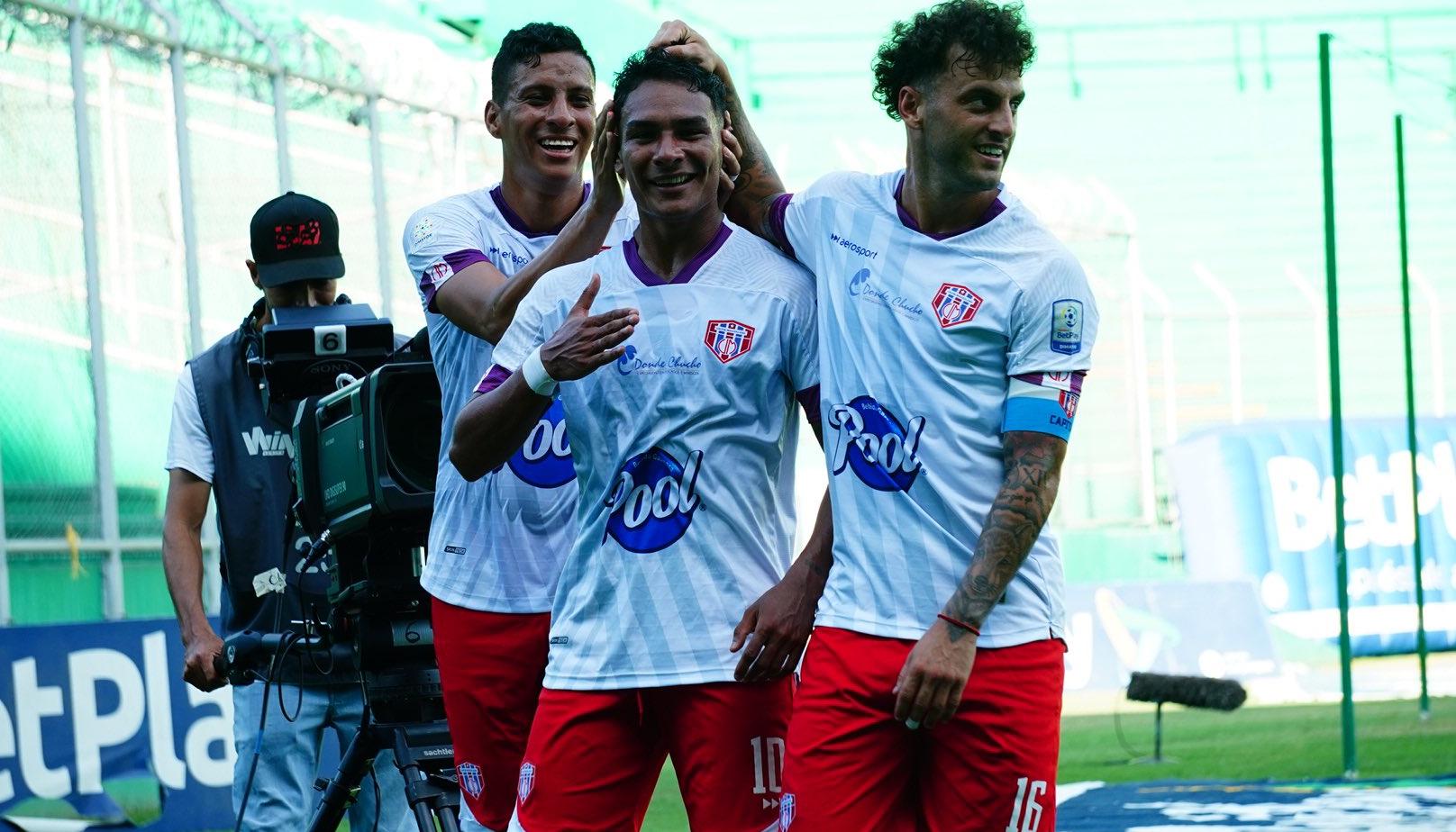 Ruyeri Blanco, Jannenson Sarmiento y Cristian Sención, jugadores del Unión Magdalena. 
