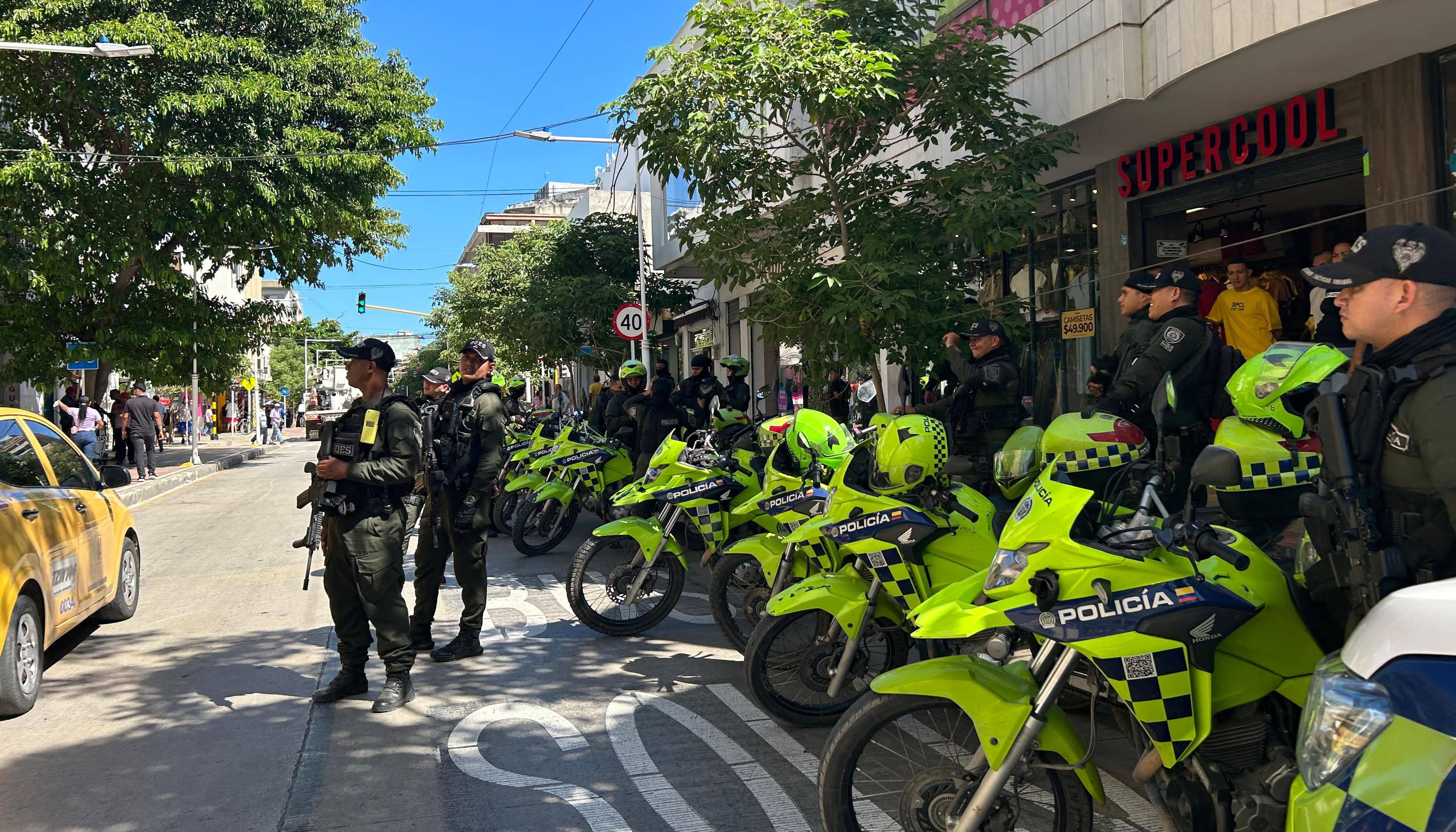 Policías realizan controles preventivos en la capital del Magdalena.