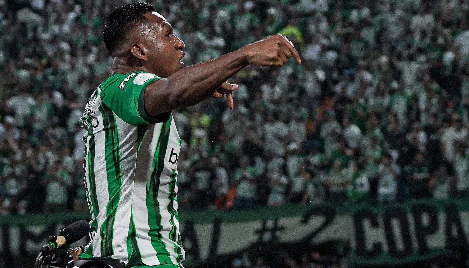 Alfredo Morelos celebra tras marcar el tercer gol de Nacional. 
