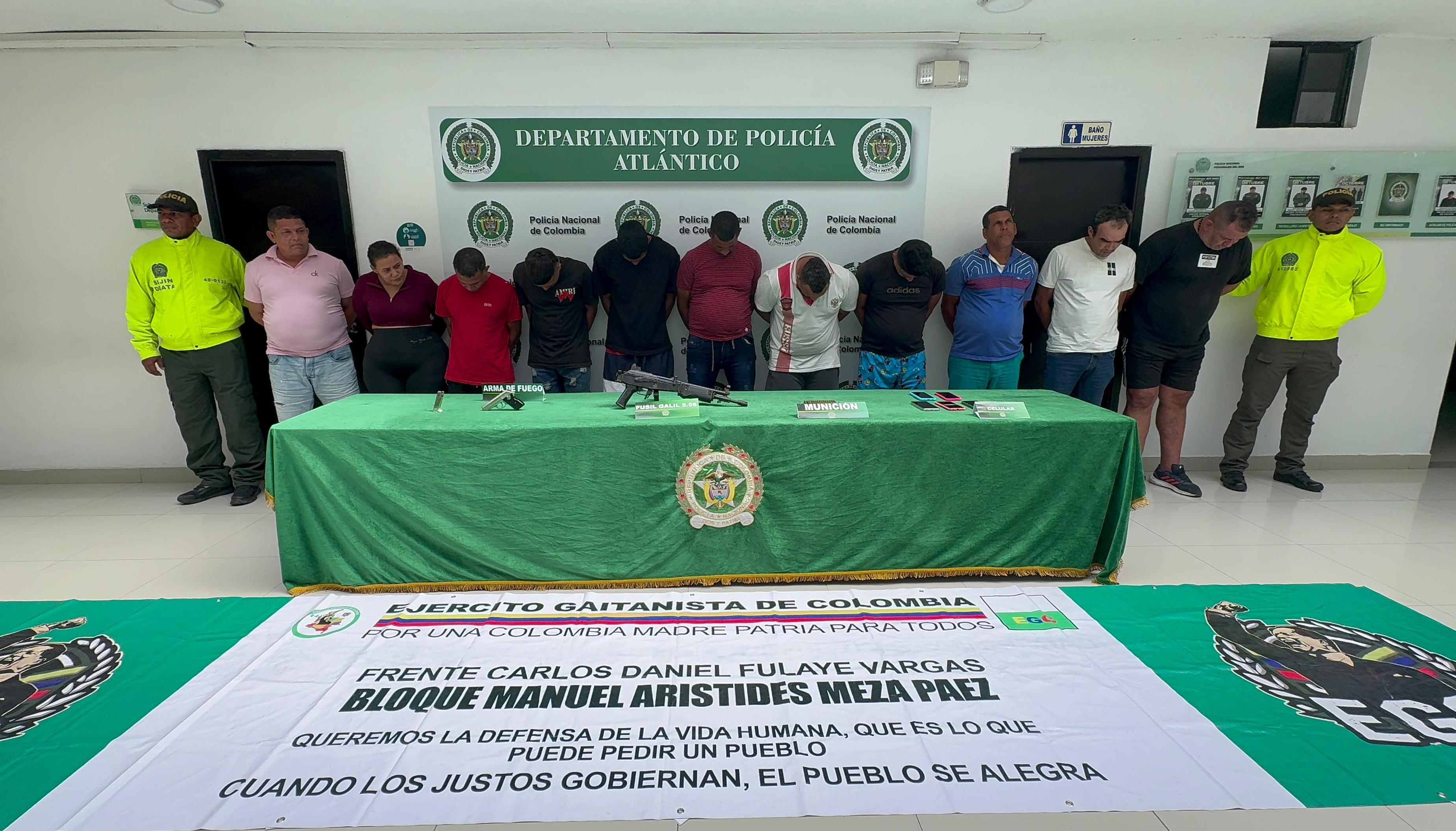 Los capturados mostrados por la Policía. 