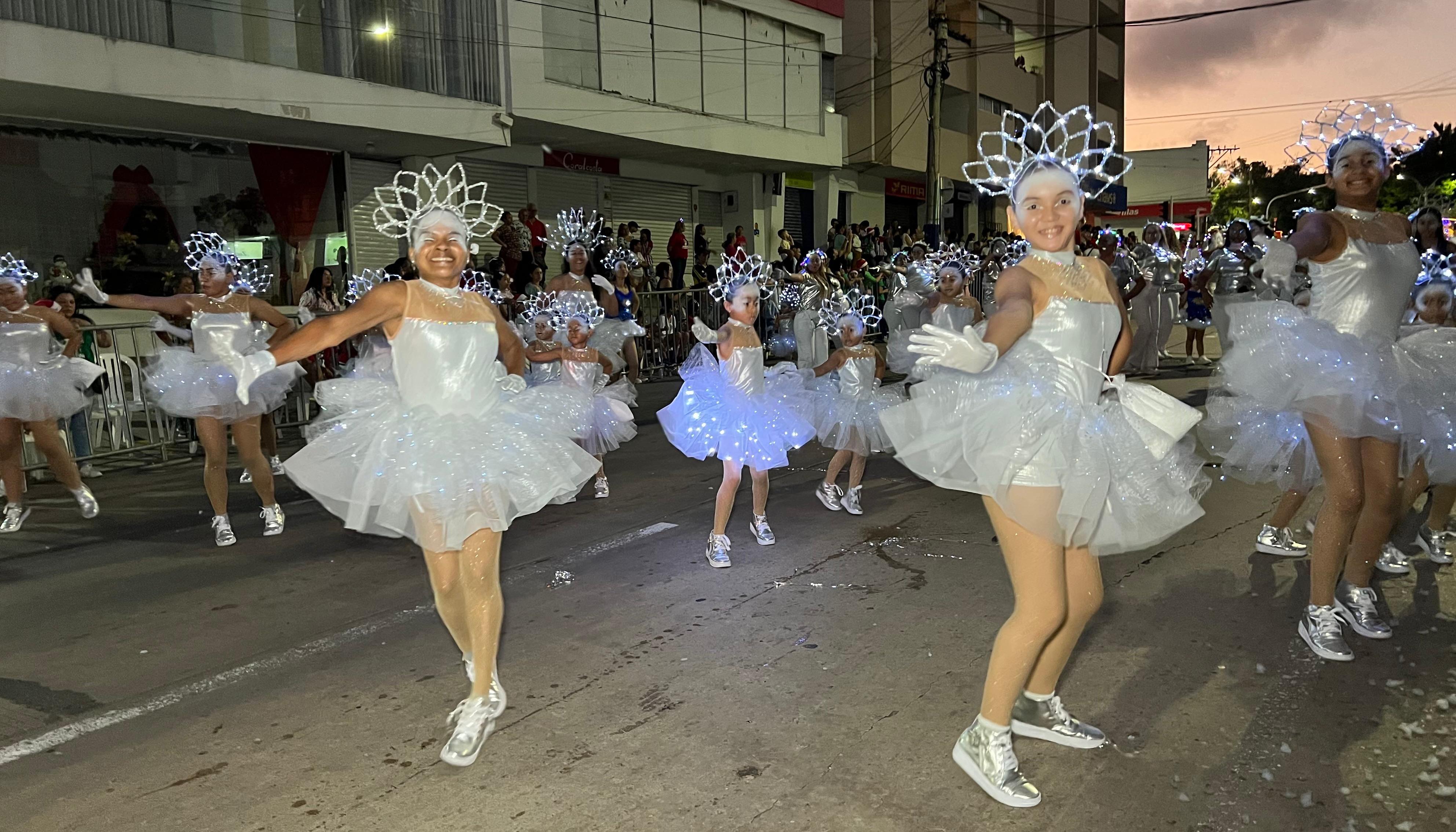 La felicidad fue el punto central de la Gran Parada de la Luz.