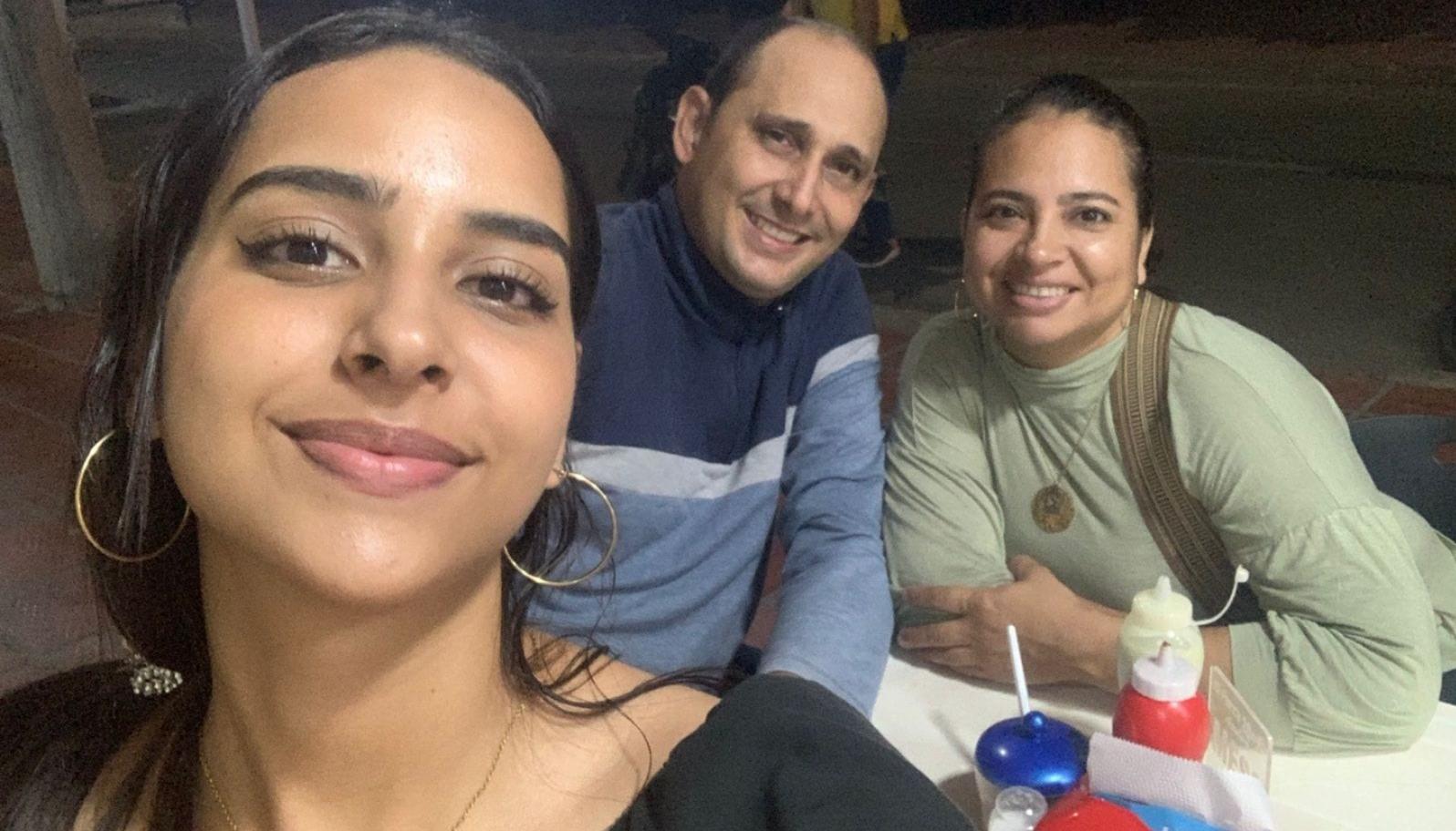 Ángela Lora, Marlon Lora y Yurlay Rincón.