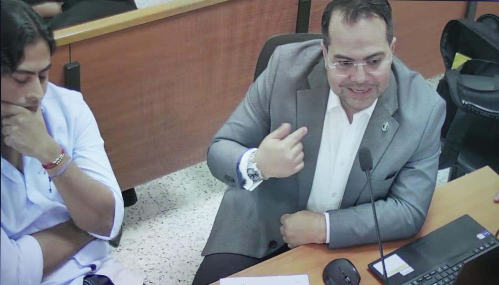 Nicolás Petro y el abogado Alejandro Carranza.