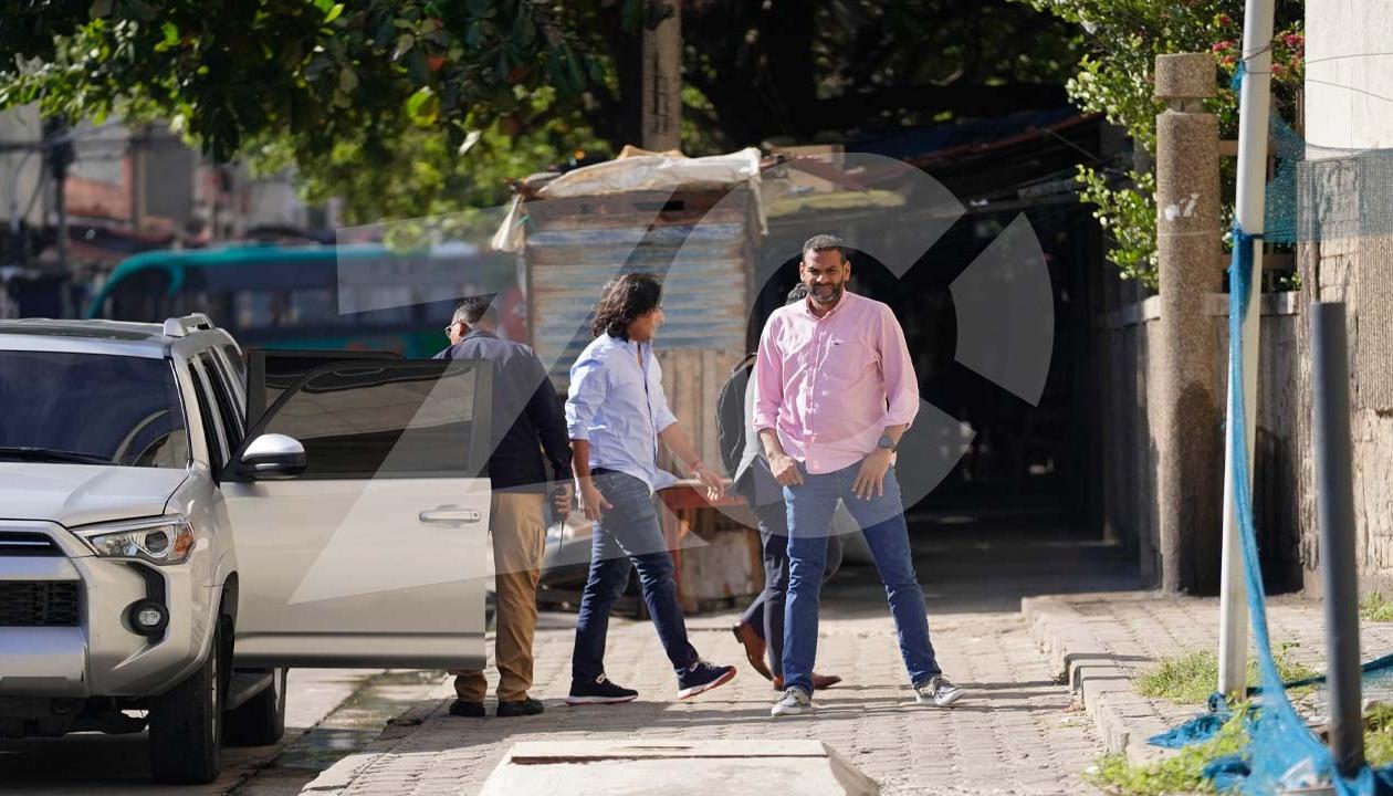 Nicolás Petro a su llegada al Centro de Servicio Judicial. 