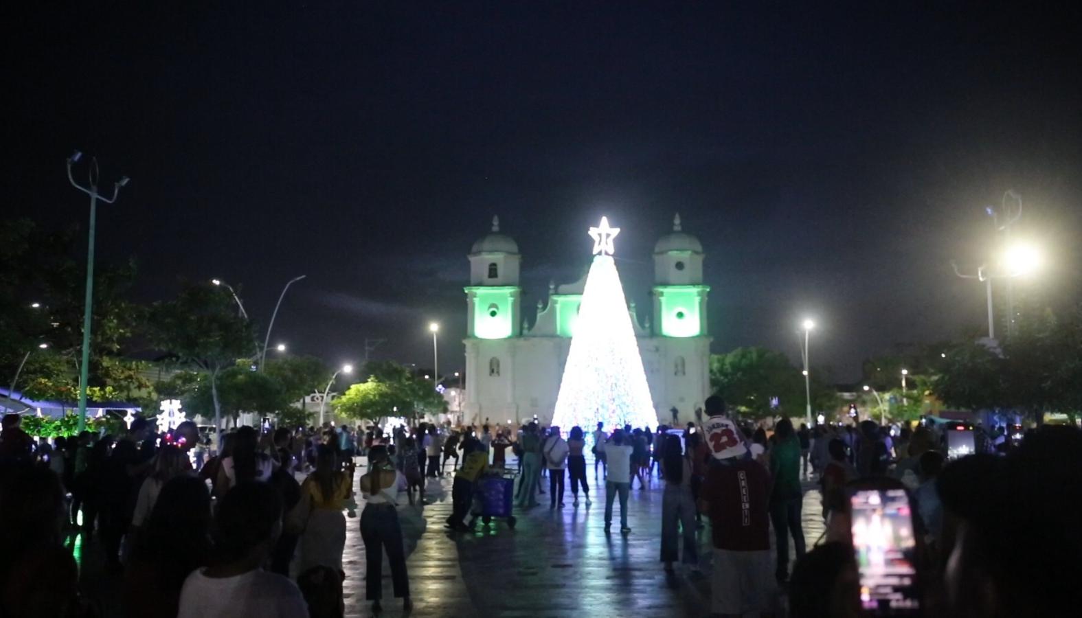 Alumbrado navideño en la Plaza de Soledad. 