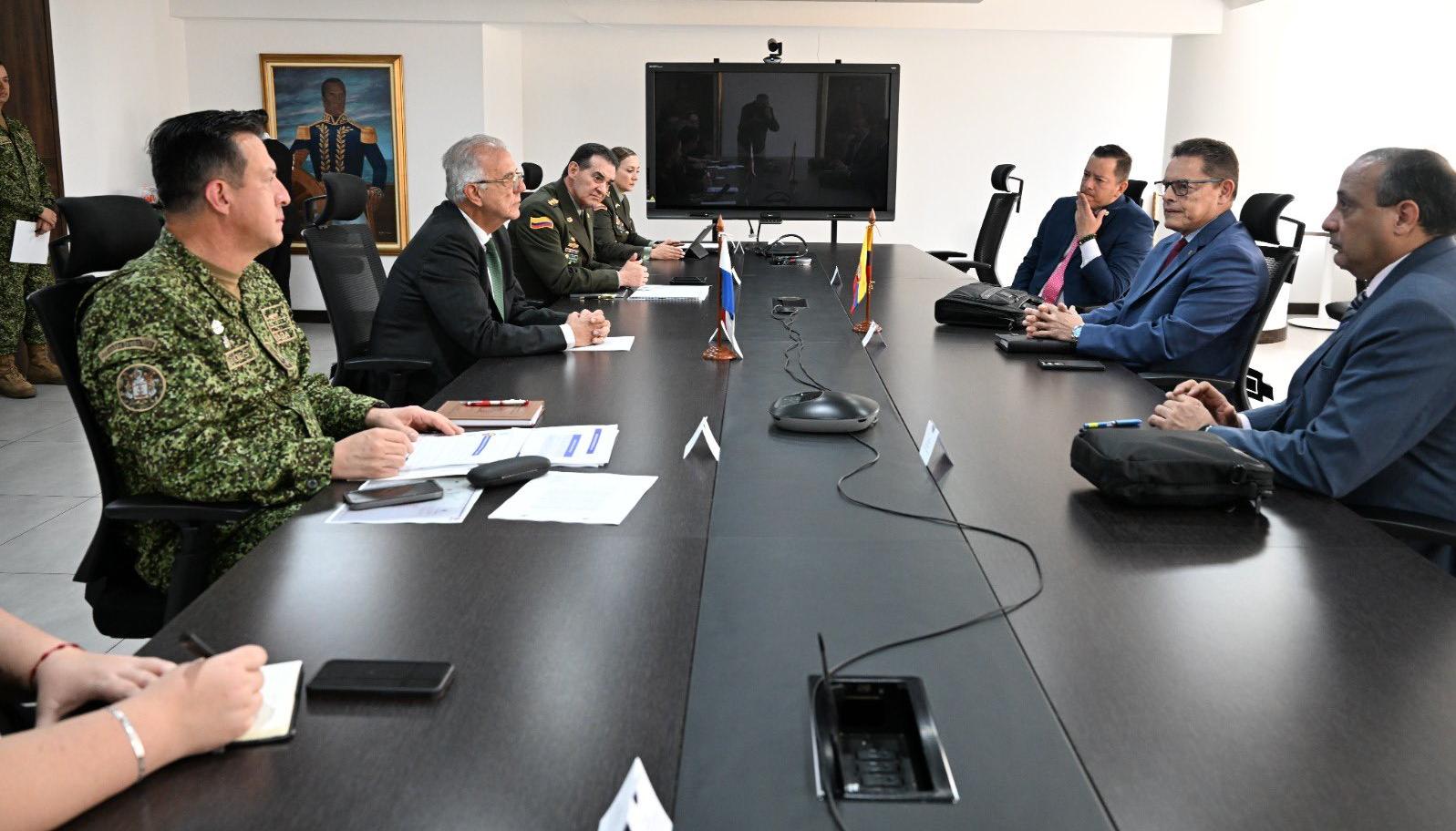 La reunión entre Iván Velásquez, Ministro de Defensa, y Frank Abrego, Ministro de Seguridad Pública de Panamá.